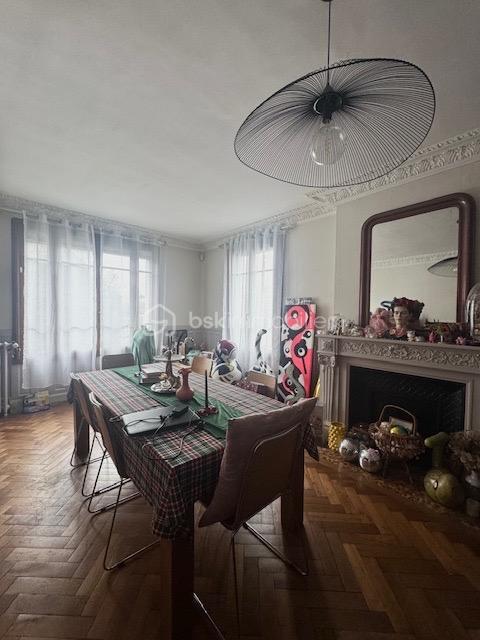 Demeure - 245 m² - 10 pièces