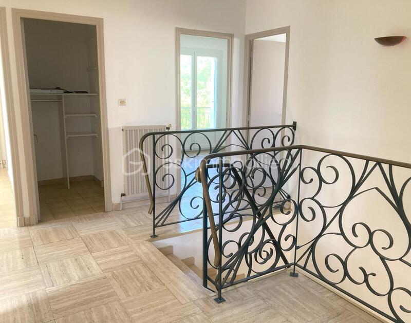 Maison traditionnelle - 160 m² - 8 pièces