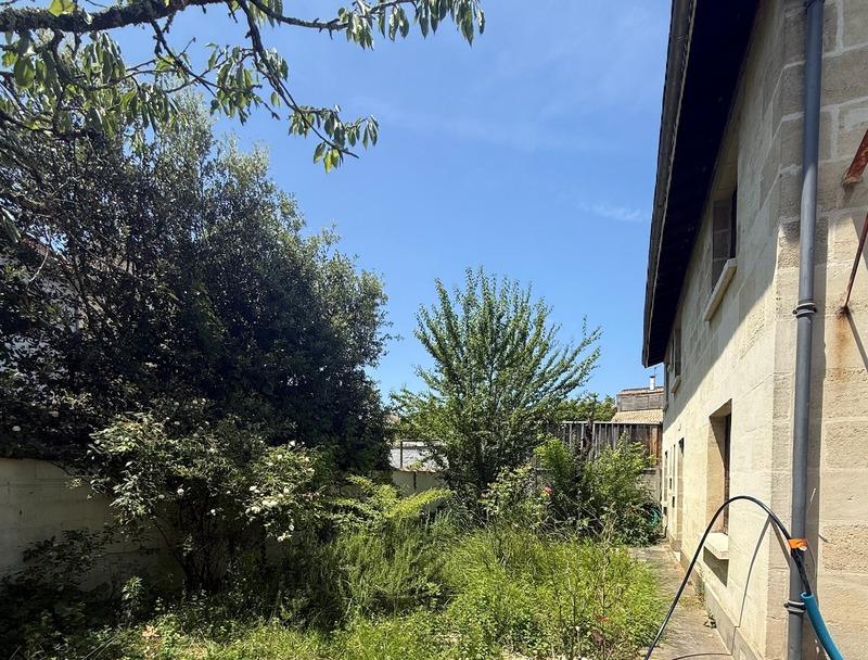 Maison - 250 m² - 6 pièces