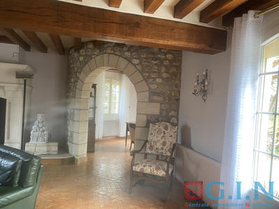 Propriété - 273 m² - 11 pièces