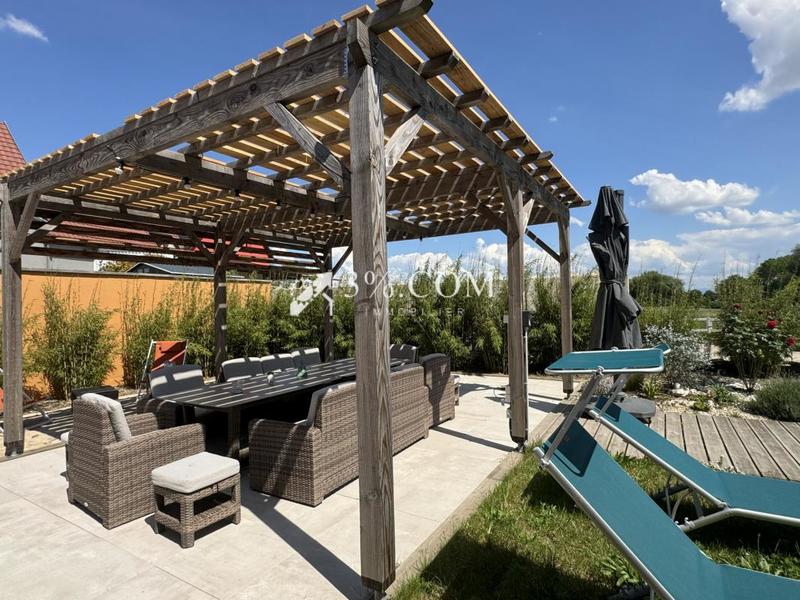 Demeure - 251 m² - 8 pièces