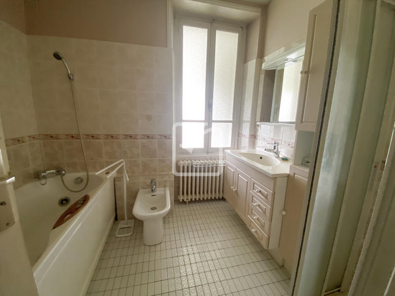 Maison - 168 m² - 9 pièces