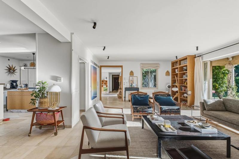 Villa - 277 m² - 9 pièces