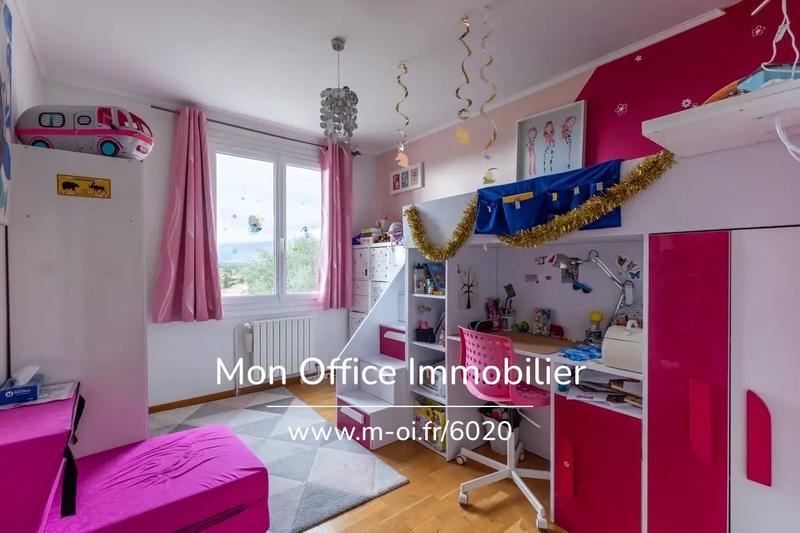 Maison - 180 m² - 7 pièces