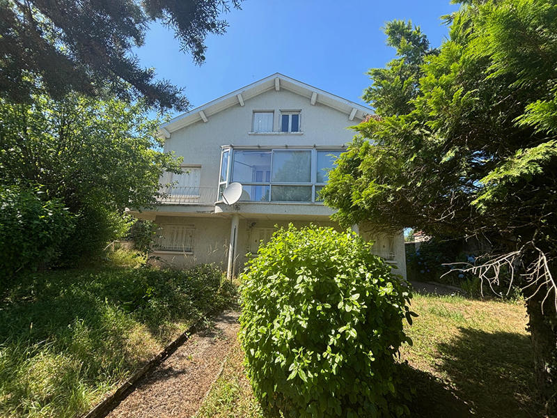 Maison - 197 m² - 8 pièces