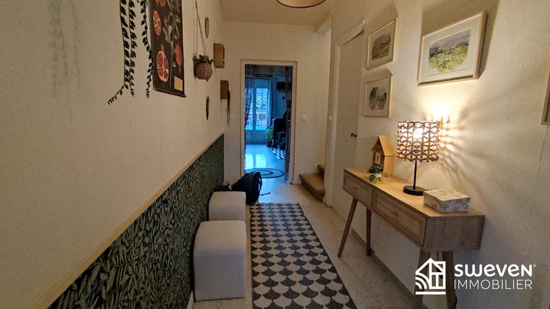 Maison traditionnelle - 220 m² - 7 pièces