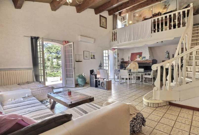 Propriété - 445 m² - 10 pièces