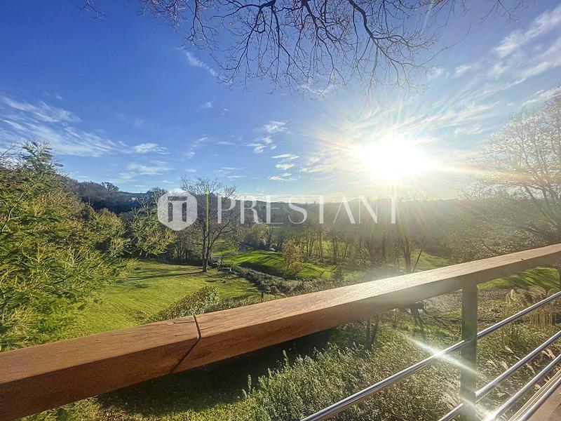 Maison - 250 m² - 6 pièces