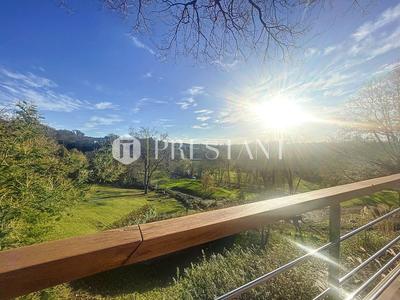 Maison - 250 m² - 6 pièces