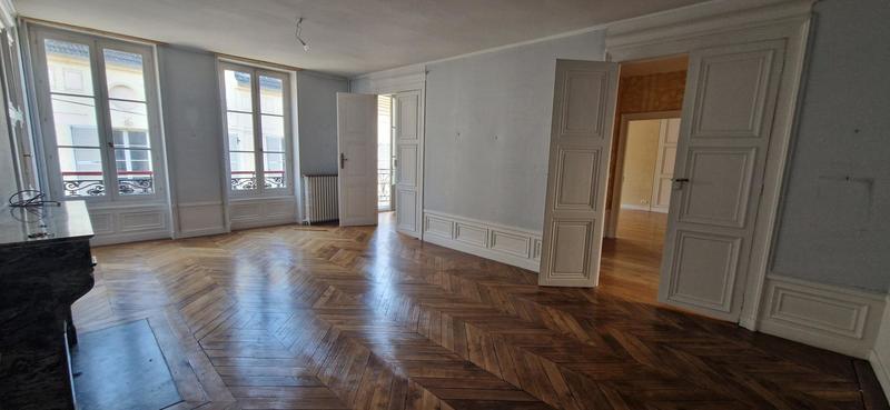 Maison - 340 m² - 6 pièces