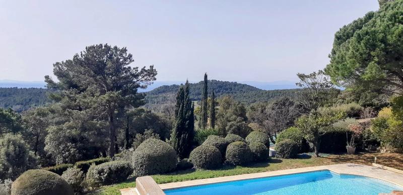 Villa - 180 m² - 6 pièces