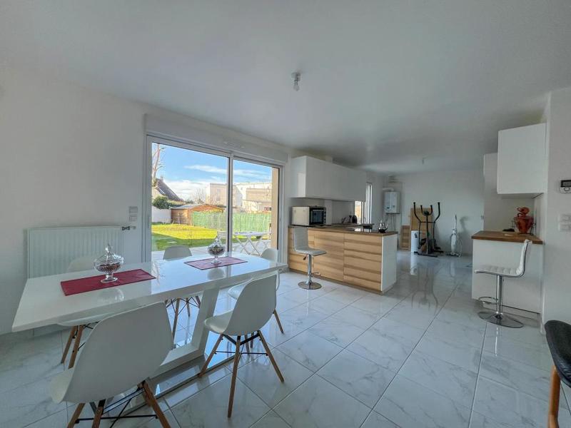 Maison - 110 m² - 8 pièces