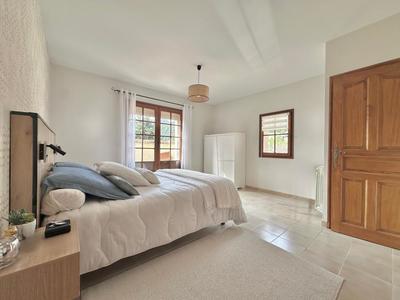 Maison - 221 m² - 7 pièces