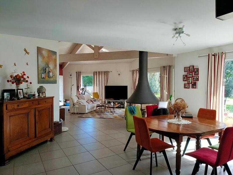 Maison - 240 m² - 8 pièces