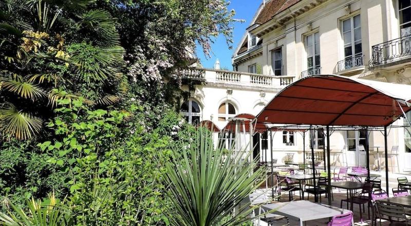 Hôtel particulier - 2 000 m² - 35 pièces