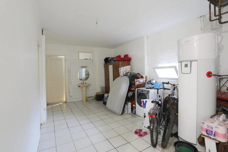 Maison - 250 m² - 7 pièces