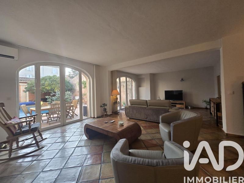 Maison - 222 m² - 8 pièces