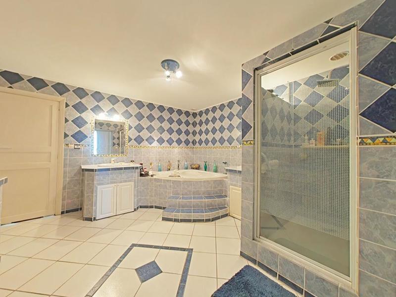 Maison - 280 m² - 7 pièces