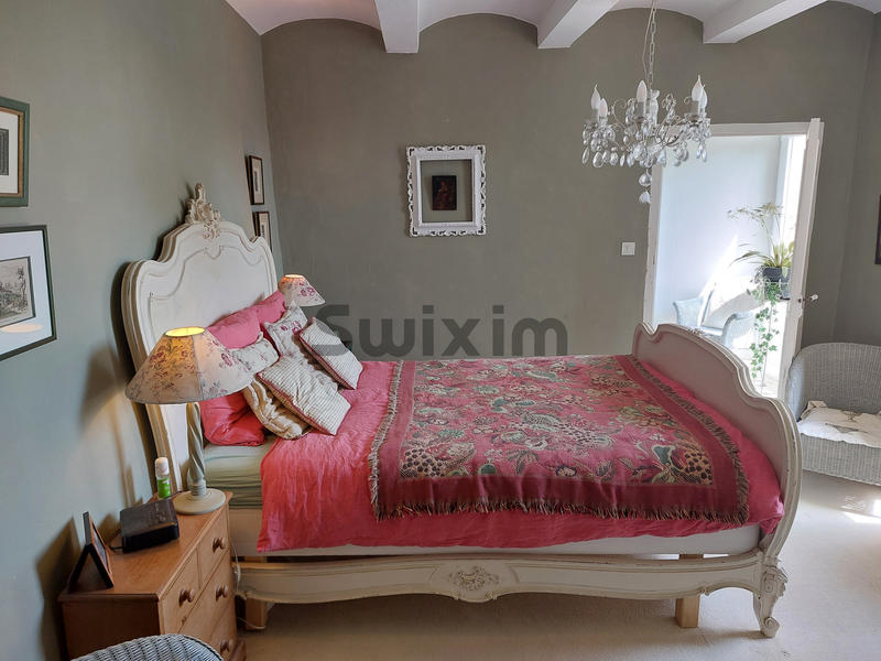 Propriété - 220 m² - 8 pièces