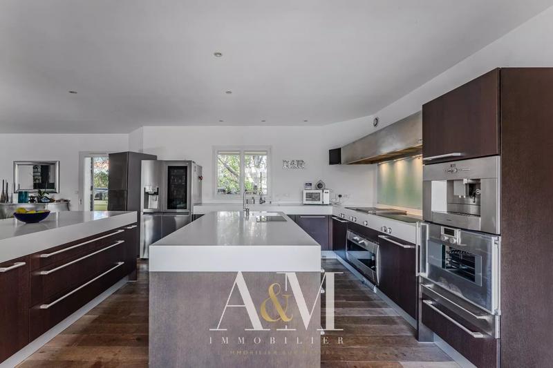 Maison - 350 m² - 10 pièces