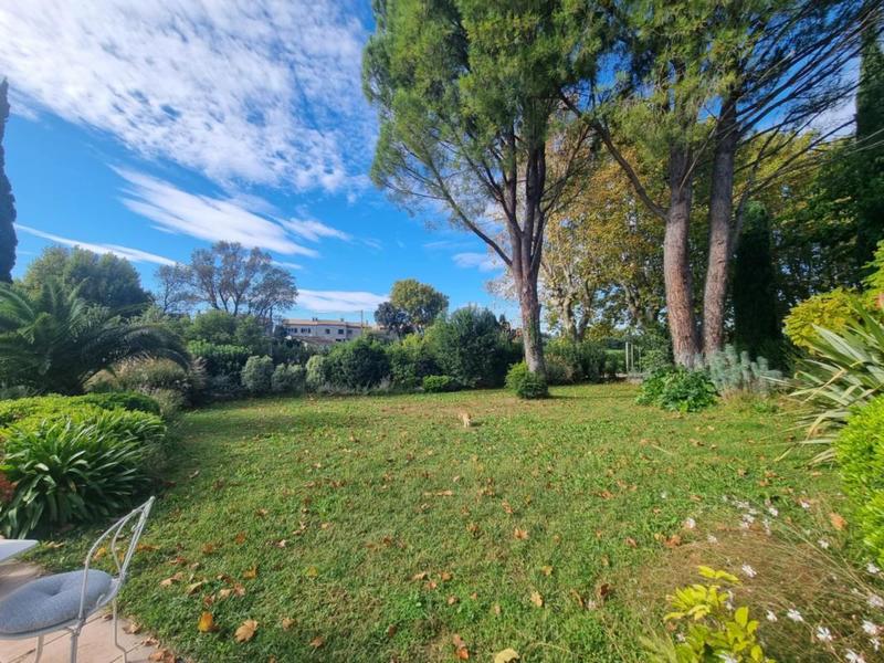 Maison - 256 m² - 5 pièces