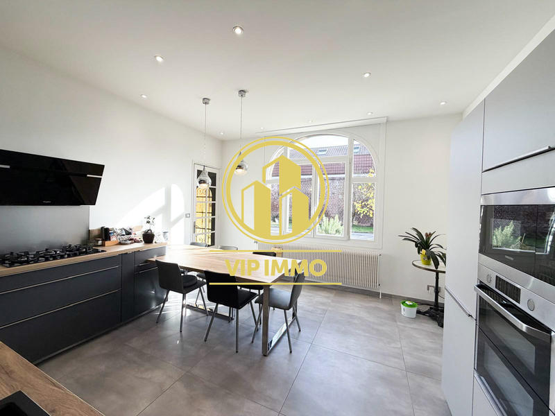 Villa - 224 m² - 14 pièces