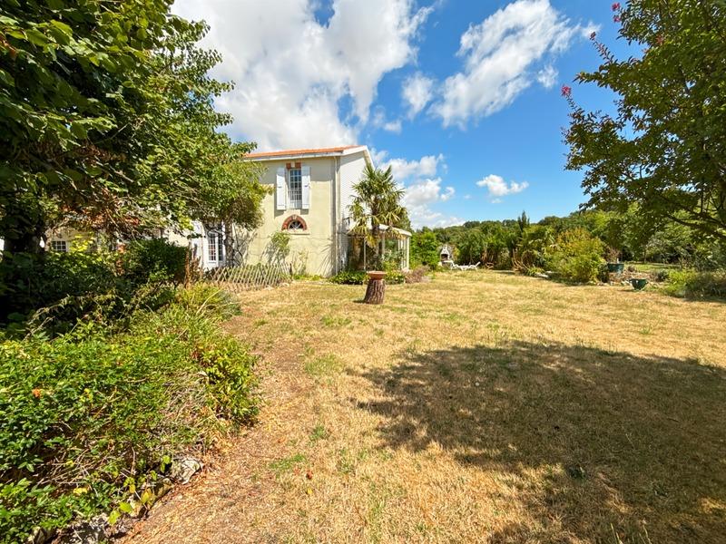 Maison - 312 m² - 7 pièces