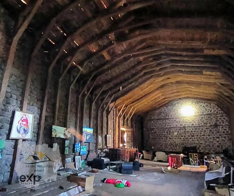 Maison - 556 m² - 15 pièces