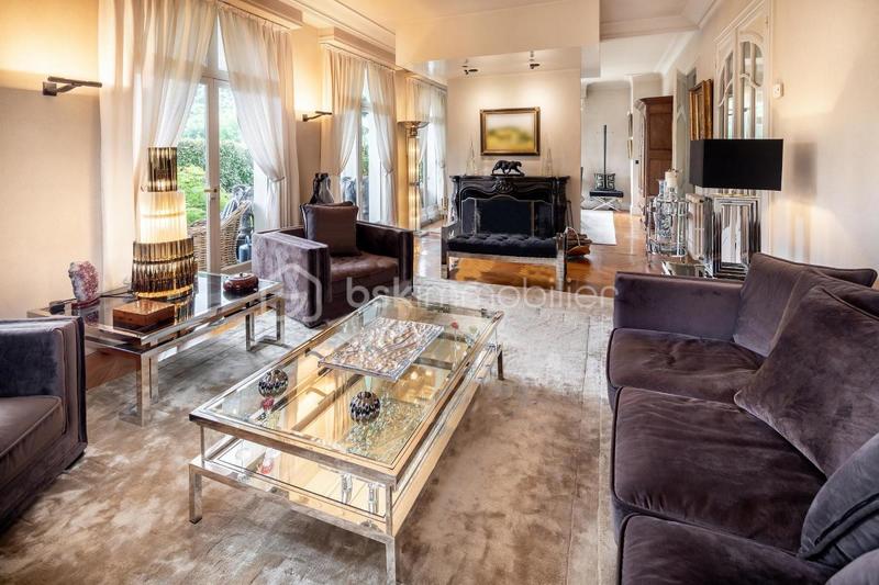 Maison d'architecte - 310 m² - 8 pièces