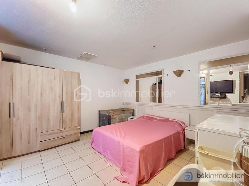 Immeuble - 211 m² - 6 pièces