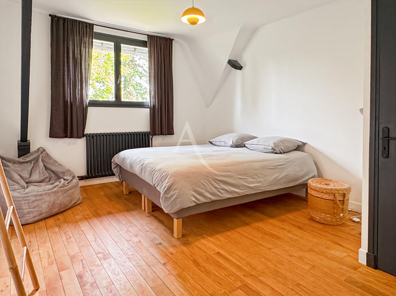 Maison - 228 m² - 8 pièces