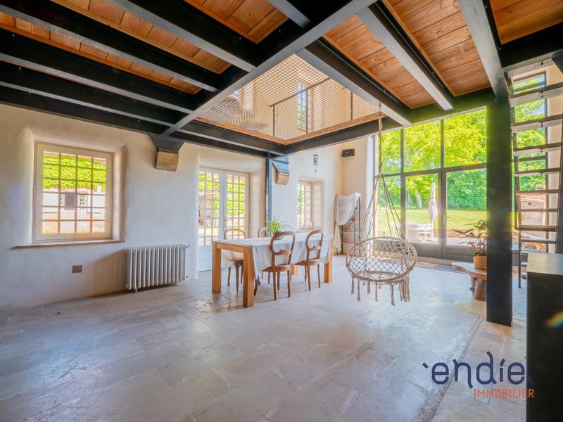 Maison - 450 m² - 16 pièces