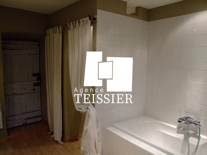 Maison - 300 m² - 14 pièces