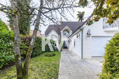 Maison - 218 m² - 7 pièces