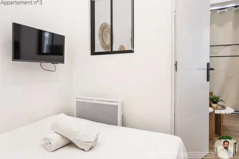 Studio - 100 m² - 9 pièces