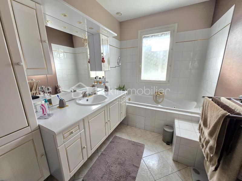 Pavillon - 135 m² - 6 pièces