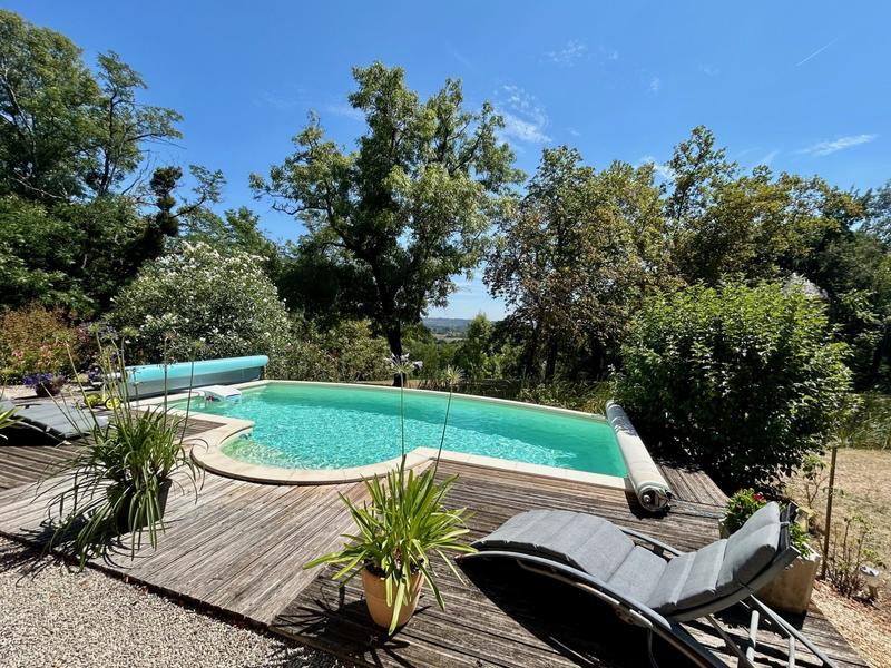 Maison - 330 m² - 13 pièces