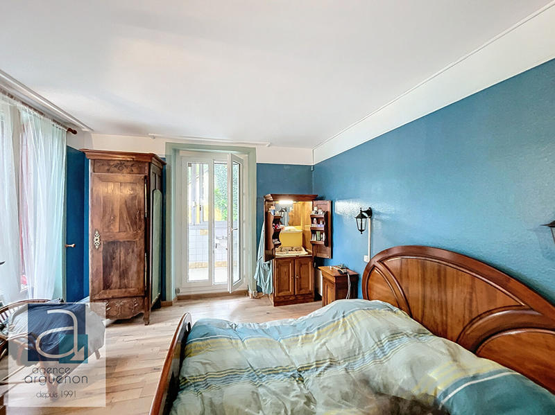 Maison - 202 m² - 7 pièces