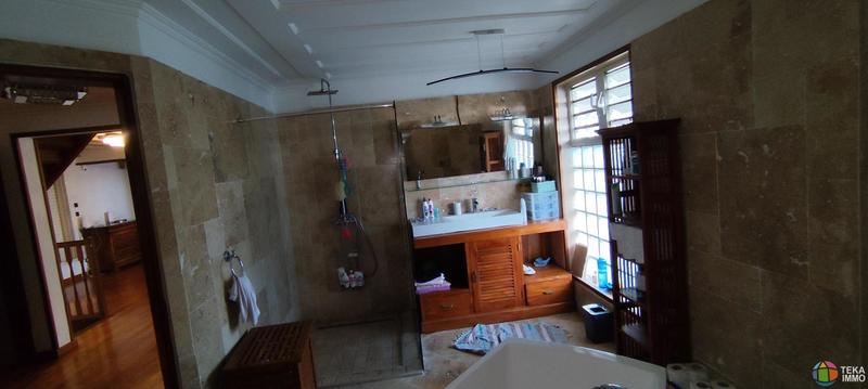 Villa - 241 m² - 5 pièces