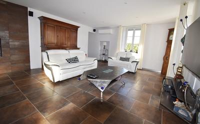 Maison - 349 m² - 10 pièces