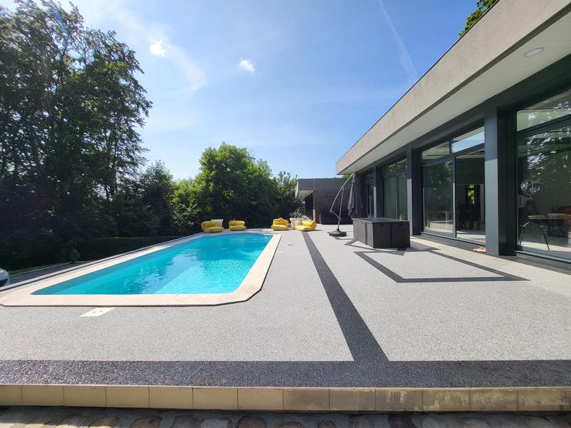 Maison contemporaine - 370 m² - 8 pièces
