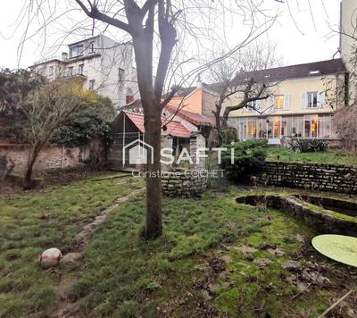 Maison - 220 m² - 6 pièces