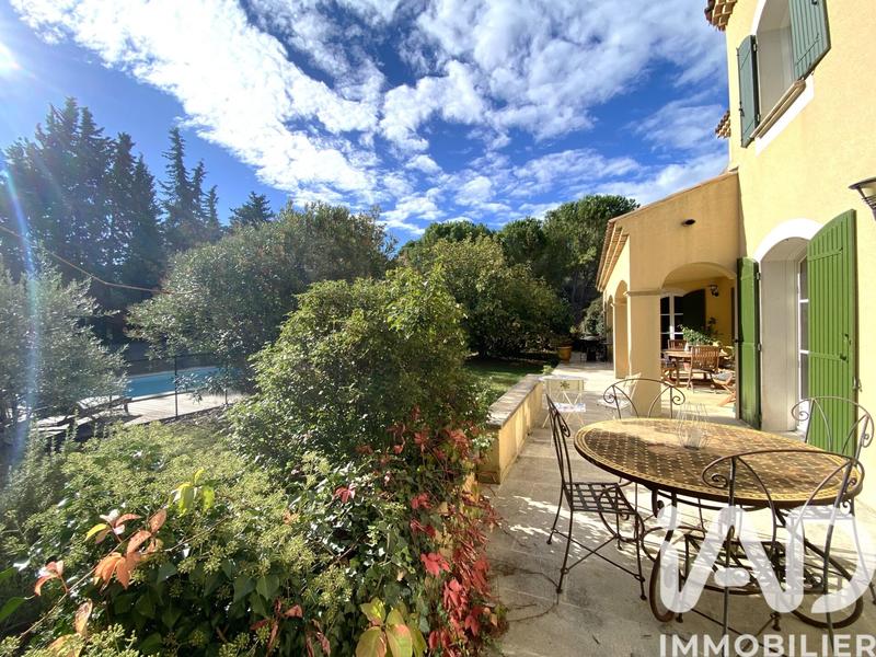 Maison - 204 m² - 7 pièces