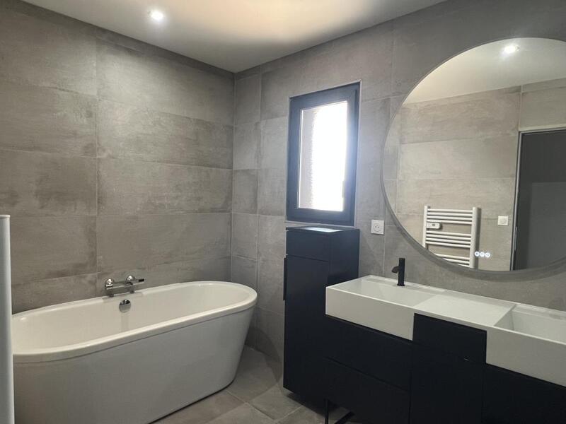 Propriété - 171 m² - 6 pièces