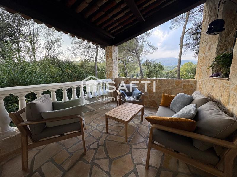 Maison - 659 m² - 8 pièces