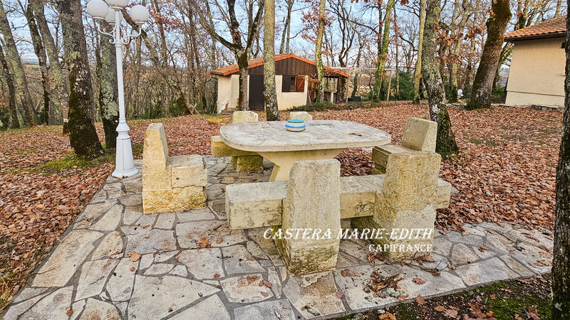 Maison - 280 m² - 9 pièces