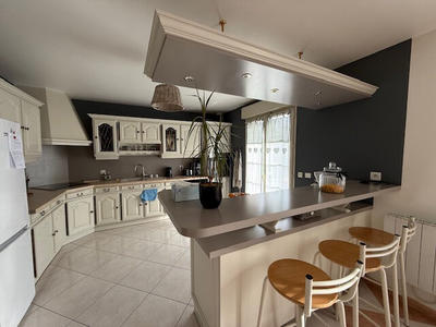 Maison - 218 m² - 8 pièces