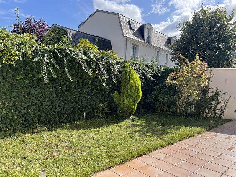 Maison - 214 m² - 8 pièces