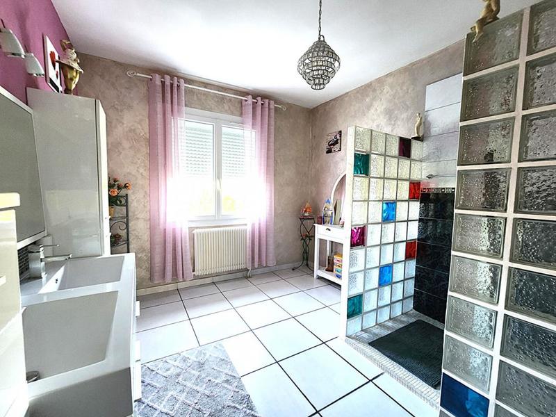 Maison - 230 m² - 6 pièces