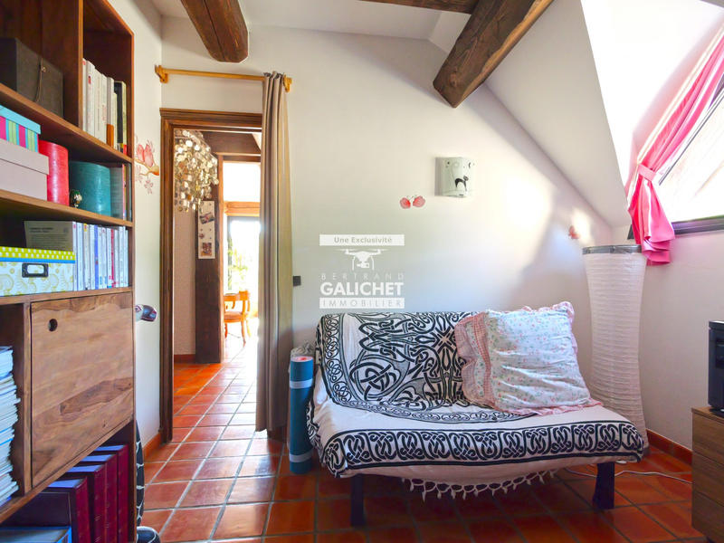 Maison - 330 m² - 8 pièces